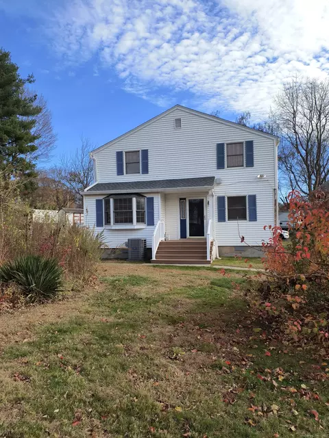 28 Mclaughlin Ter, Derby, CT 06418