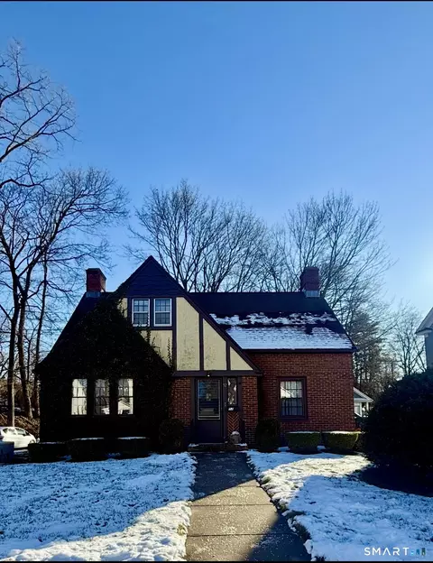 52 Gerard St, Manchester, CT 06040