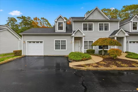375 Allyn St #A4, Mystic, CT 06355