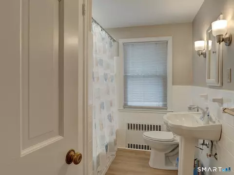 Bath - 501 Highland St, Wethersfield, CT 06109 photo 1 of 2