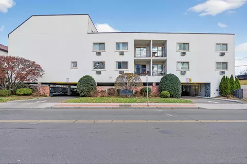 34 Crescent St #2D, Stamford, CT 06906