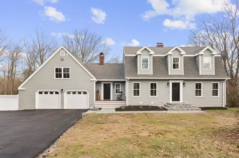 4 Roaring Brook Ln, Shelton, CT 06484