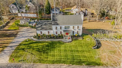 9 Essex Hills Dr, Essex, CT 06426