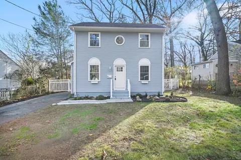 28 Devon Dr, Manchester, CT 06040