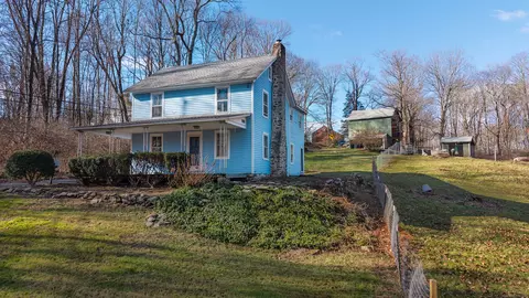 2 Stony Brook Rd, Newtown, CT 06470