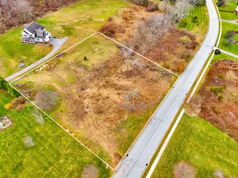 6 Farm View Dr, Norwich, CT 06360