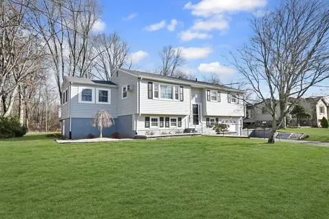 122 Nejako Dr, Middletown, CT 06457
