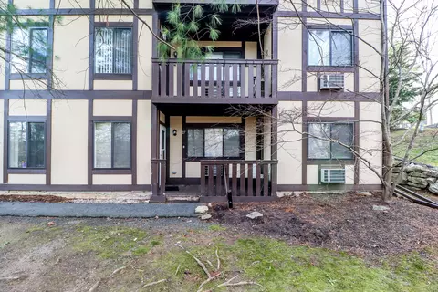 27 Rollingwood Dr #27, Brookfield, CT 06804