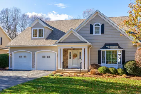 17 Autumn Ln #17, Glastonbury, CT 06033