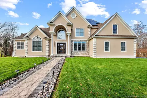 81 Aresco Dr, Middletown, CT 06457