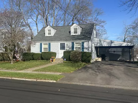 49 Damson Ln, Naugatuck, CT 06770