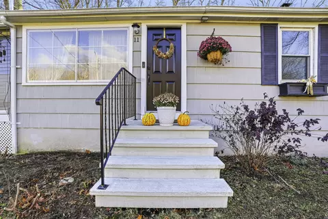 11 Denis Dr, North Grosvenor Dale, CT 06255