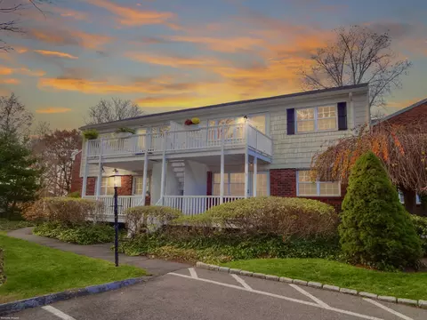 245 Unquowa Rd #34, Fairfield, CT 06824
