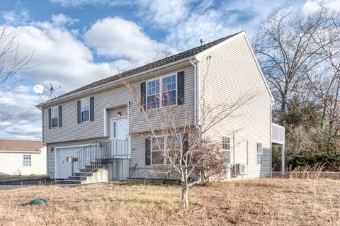 27 Aspen Pl, Willimantic, CT 06226