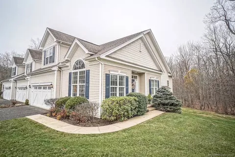 95 Sycamore Dr #95, Prospect, CT 06712