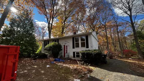 445 Lincoln Dr, Cheshire, CT 06410