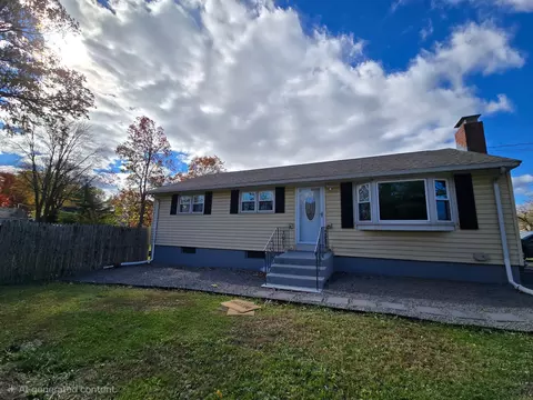 559 Mountain Rd, Newington, CT 06111