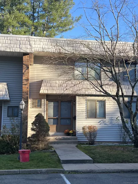 5 Chestnut Ct #5, Cromwell, CT 06416