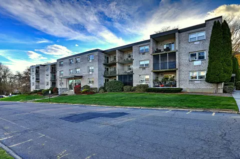 308 Meadowside Rd #202, Milford, CT 06460