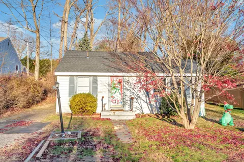 12 Hale Rd, East Hampton, CT 06424