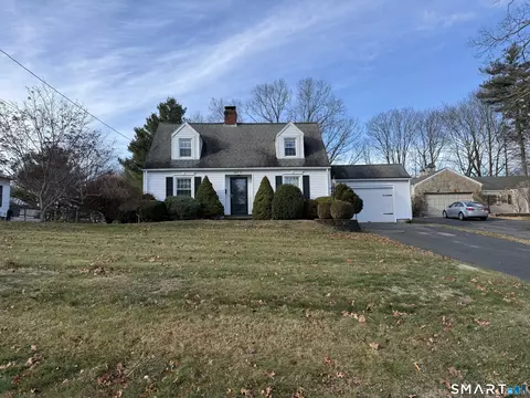 82 Grove St, Plantsville, CT 06479