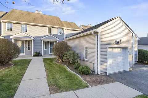 8 Chelsea Ln #8, Glastonbury, CT 06073