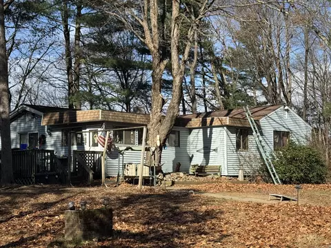 35 Monahan Ln, Naugatuck, CT 06770