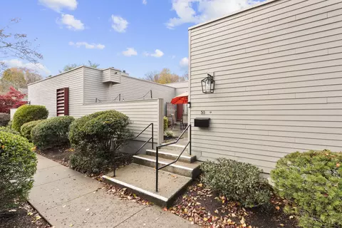 51 Charlton Hill Rd #51, Hamden, CT 06518