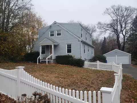 47 Kenyon Rd, Waterford, CT 06385