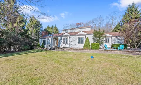 26 Farm View Dr, Madison, CT 06443