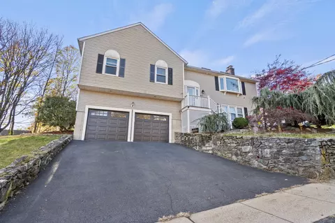 35 Paradise Ct, Stratford, CT 06614