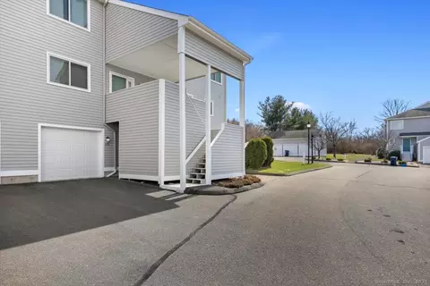 372 Old Rock Rd #372, Branford, CT 06405