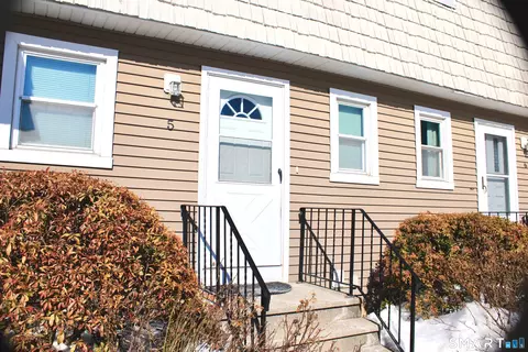 61 Meetinghouse Vlg #5, Meriden, CT 06450