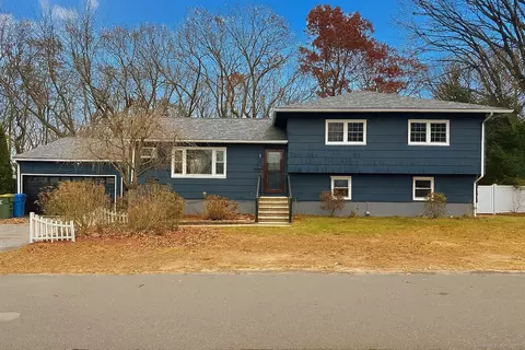 226 Beth Ln, Waterbury, CT 06705