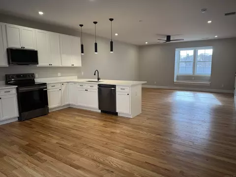 243 Echo Lake Rd #B11, Watertown, CT 06795