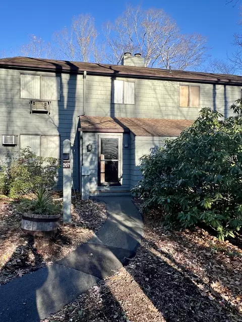 207 Ledge Dr, Torrington, CT 06790