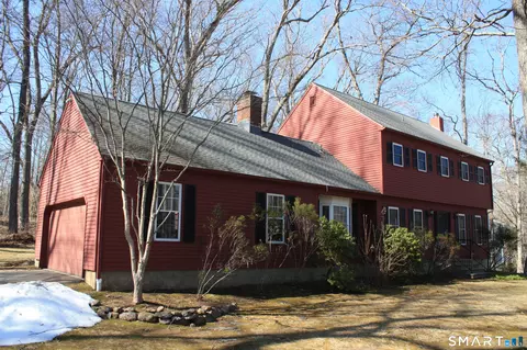 40 Deerfield Dr, Guilford, CT 06437
