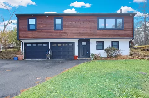 5 Deer Trl, Sandy Hook, CT 06482