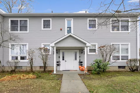 105 Carriage Path S #105, Milford, CT 06460