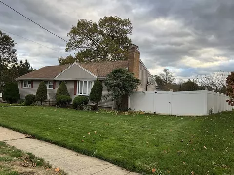 175 Post Oak Rd, Stratford, CT 06614