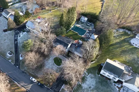 51 Cross Rd, Middlebury, CT 06762