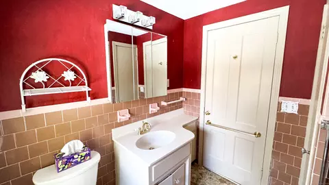 Bath - 338 Main St, Hampton, CT 06247 photo 2 of 3