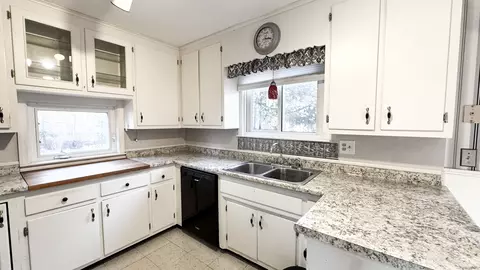 Kitchen - 338 Main St, Hampton, CT 06247 photo 3 of 3