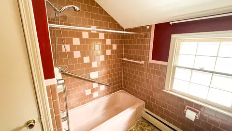 Bath - 338 Main St, Hampton, CT 06247 photo 3 of 3