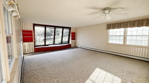 Living - 338 Main St, Hampton, CT 06247 photo 4 of 5