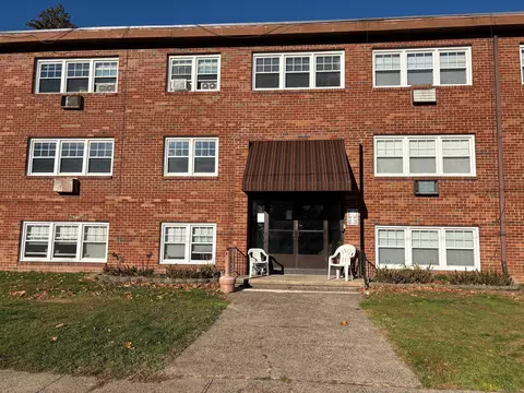 39 Hoffman Ct #B3, Wallingford, CT 06492