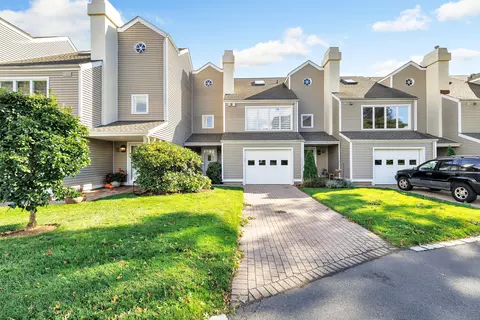32 Harbour View Pl #32, Stratford, CT 06615