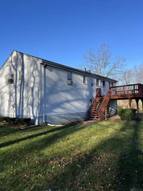5 Eagleton Dr, Windsor, CT 06095