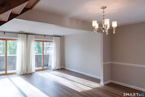 151 Knapps Hwy, Fairfield, CT 06825