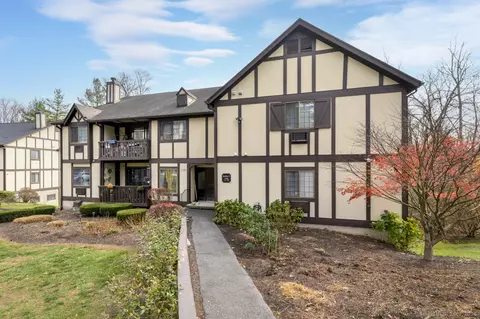 20 Chatham Ct #20, Brookfield, CT 06804